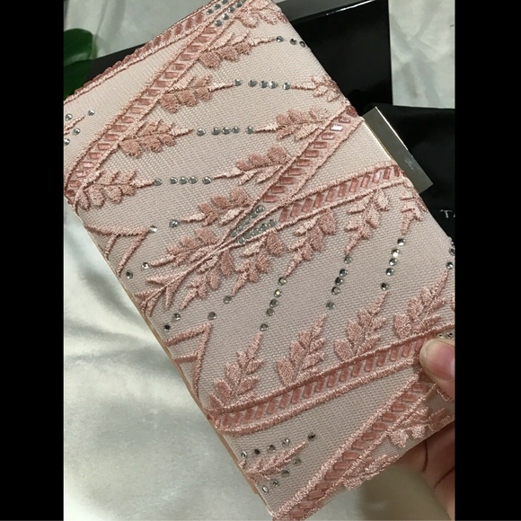 NWT $168 Tadashi Shoji Embellished Mesh‎ Clutch with Silver Chain in Pink-Rose - Picture 8 of 8